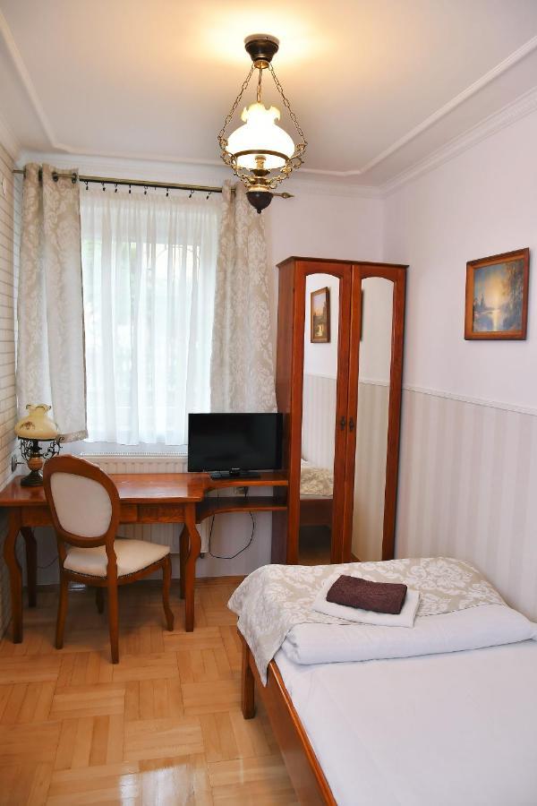 Sniezka Hotel Krosno Exterior photo