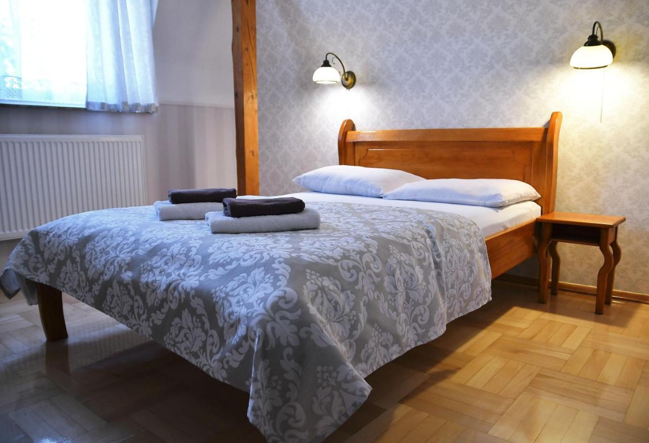 Sniezka Hotel Krosno Exterior photo