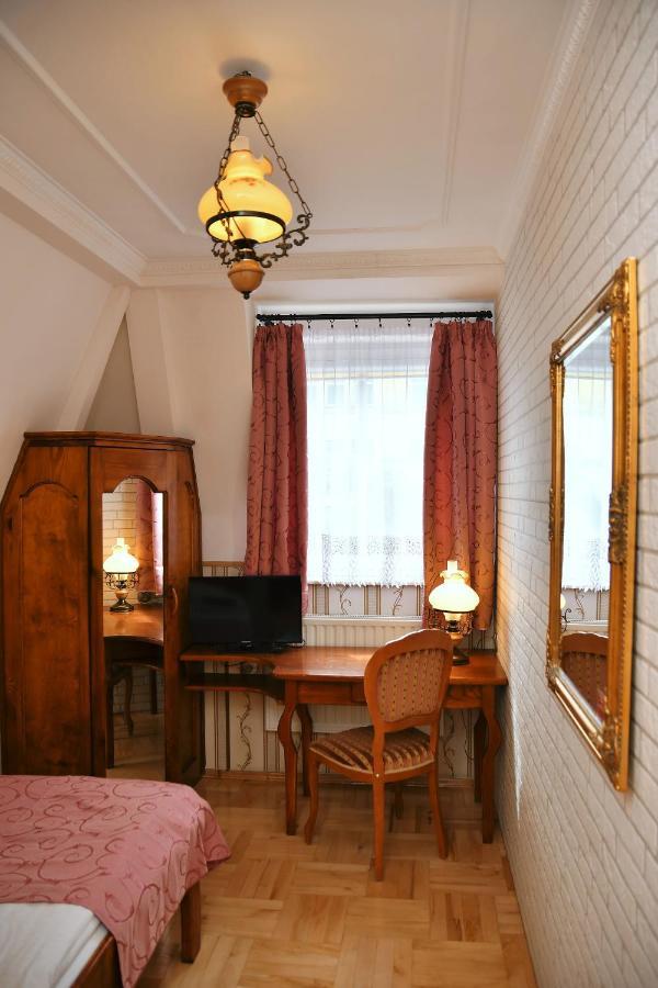 Sniezka Hotel Krosno Exterior photo