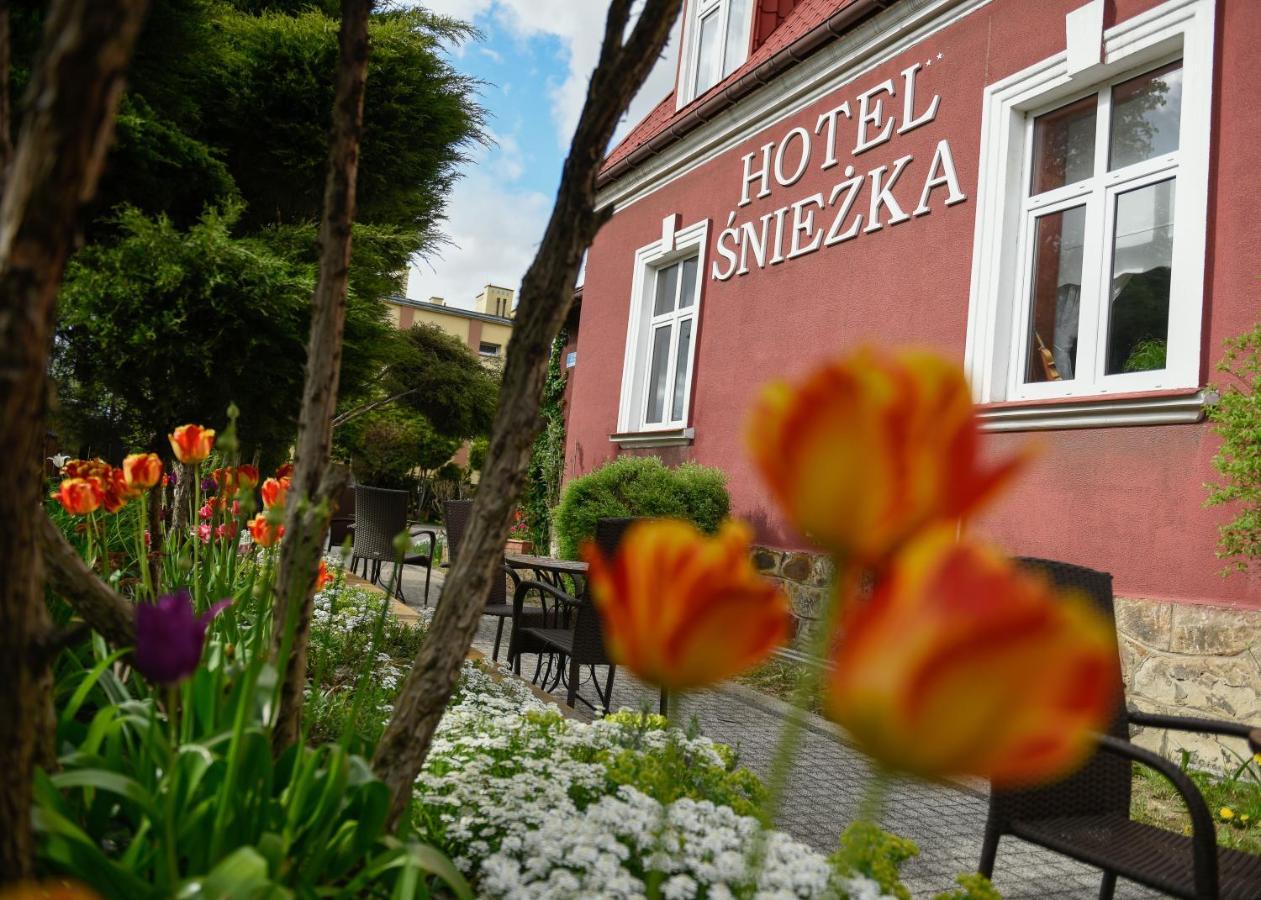 Sniezka Hotel Krosno Exterior photo