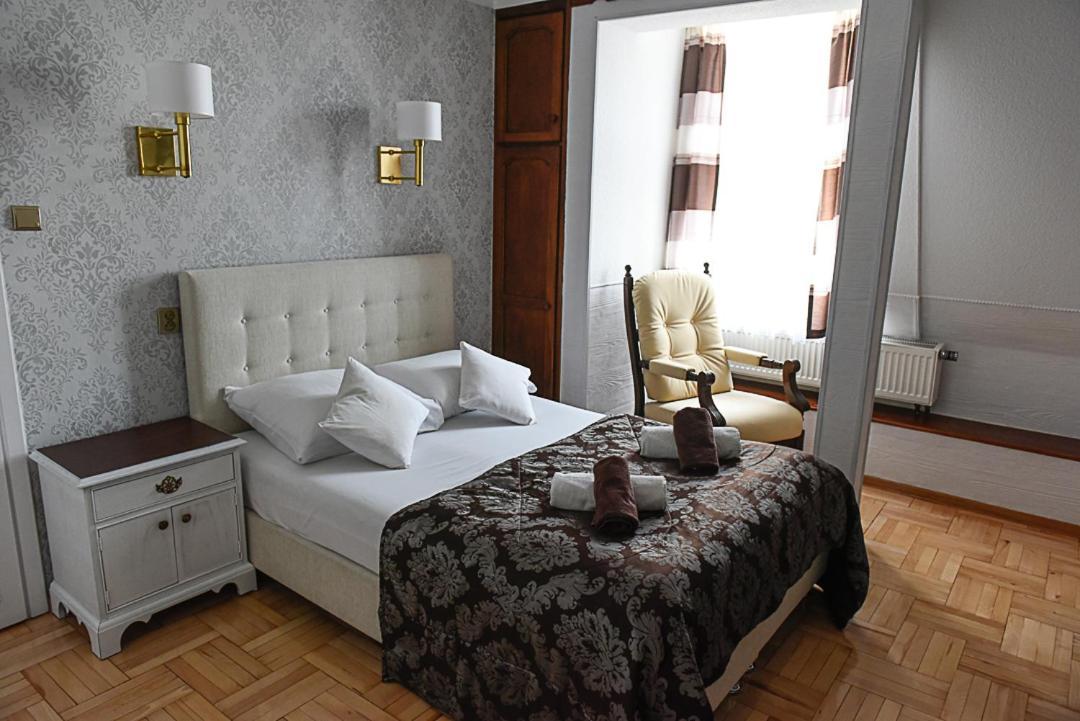 Sniezka Hotel Krosno Exterior photo