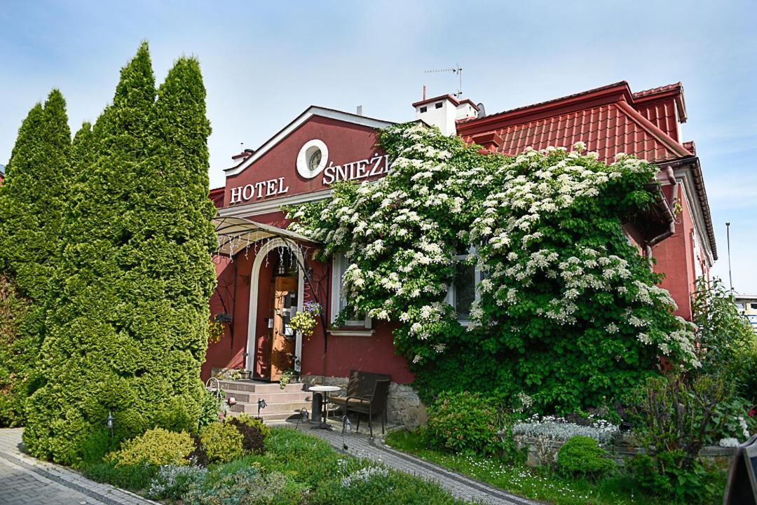 Sniezka Hotel Krosno Exterior photo