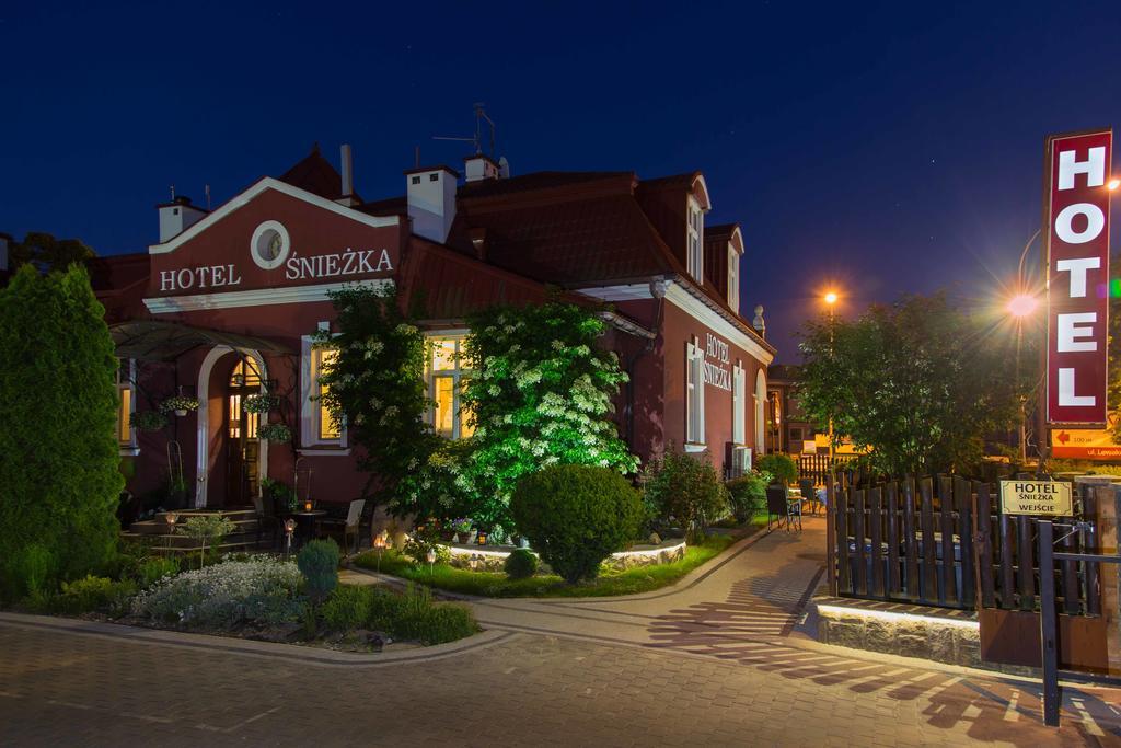 Sniezka Hotel Krosno Exterior photo