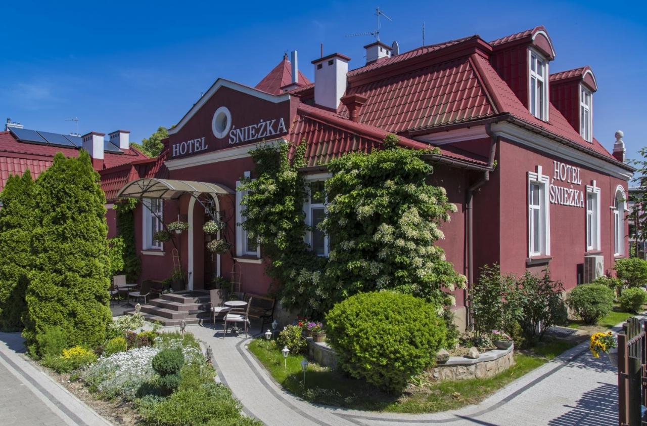 Sniezka Hotel Krosno Exterior photo