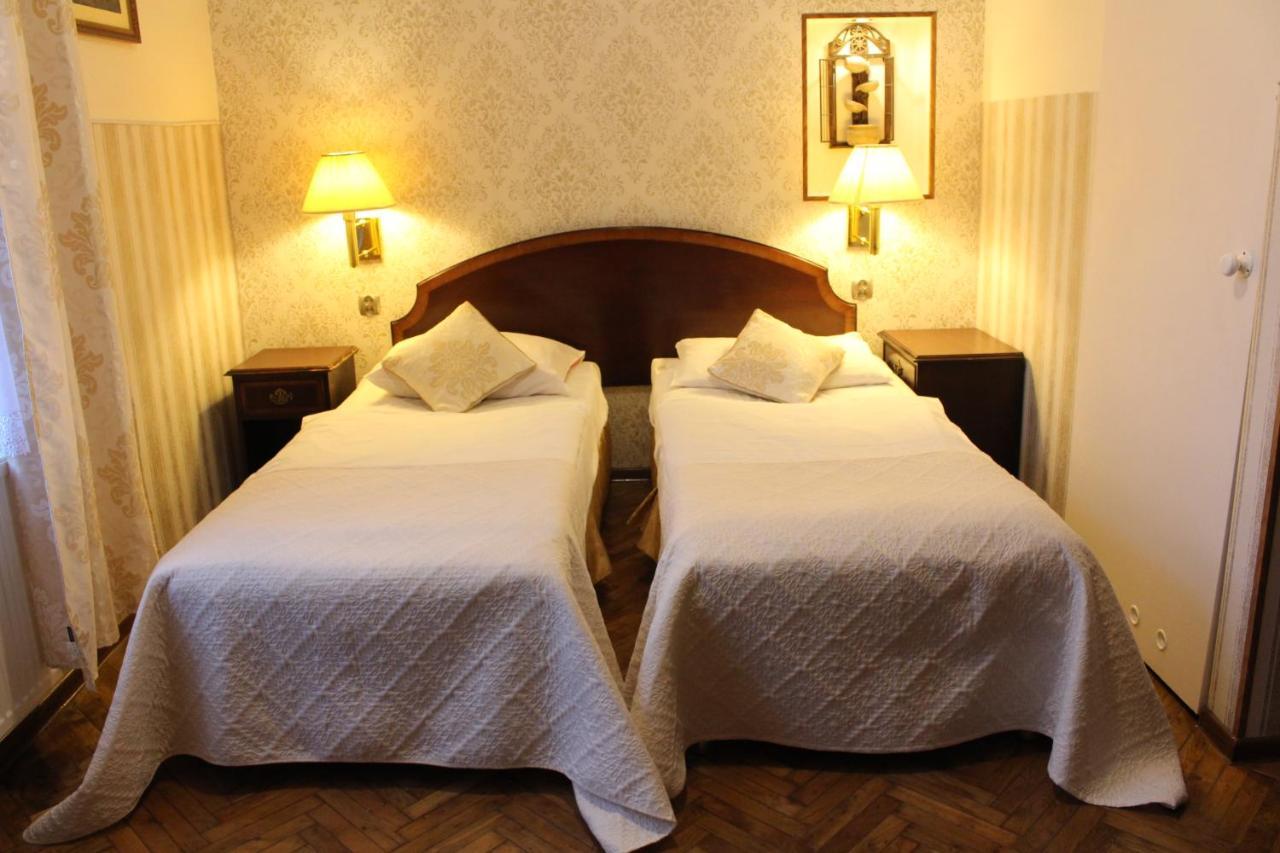 Sniezka Hotel Krosno Exterior photo